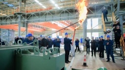 河北威县：邢钢转型升级项目核心生产线“点火”成功