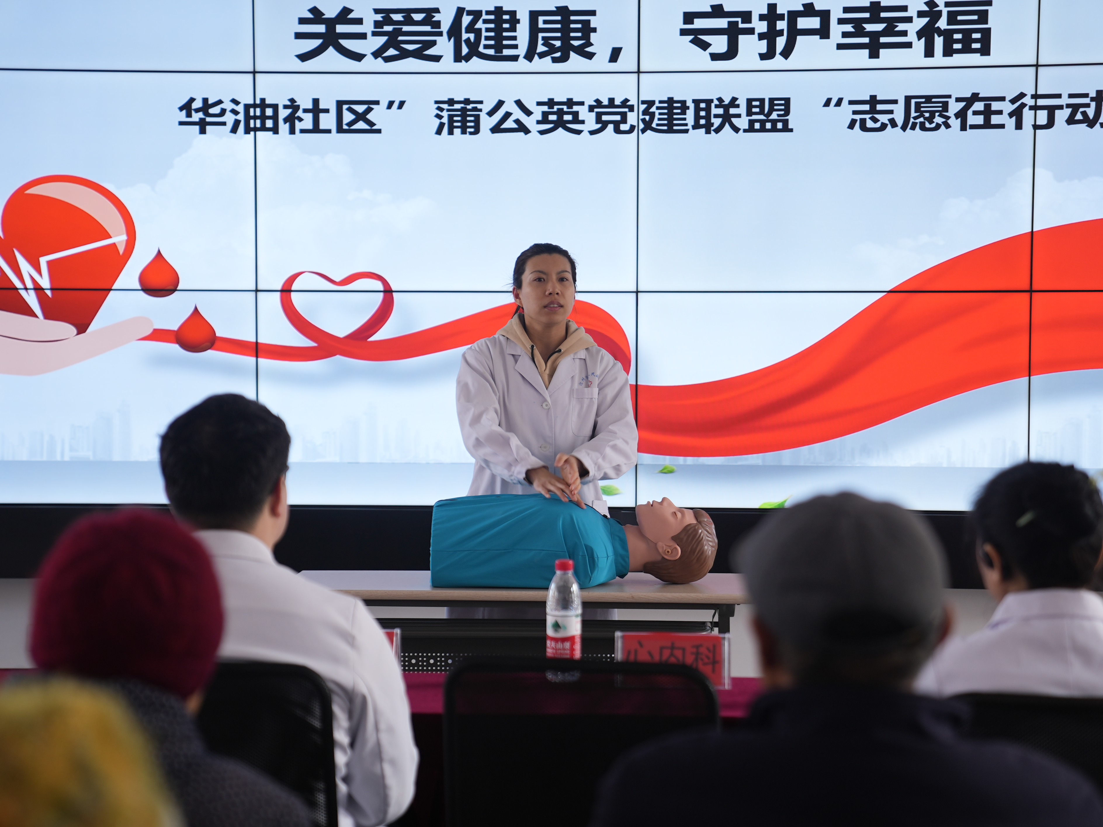 沧州市新华区：爱心黄手环 温暖回家路_fororder_图片5