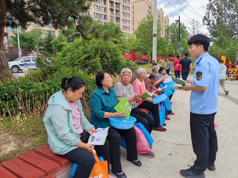 阜平县开展2025年安全生产月宣传咨询日活动_fororder_图片 2