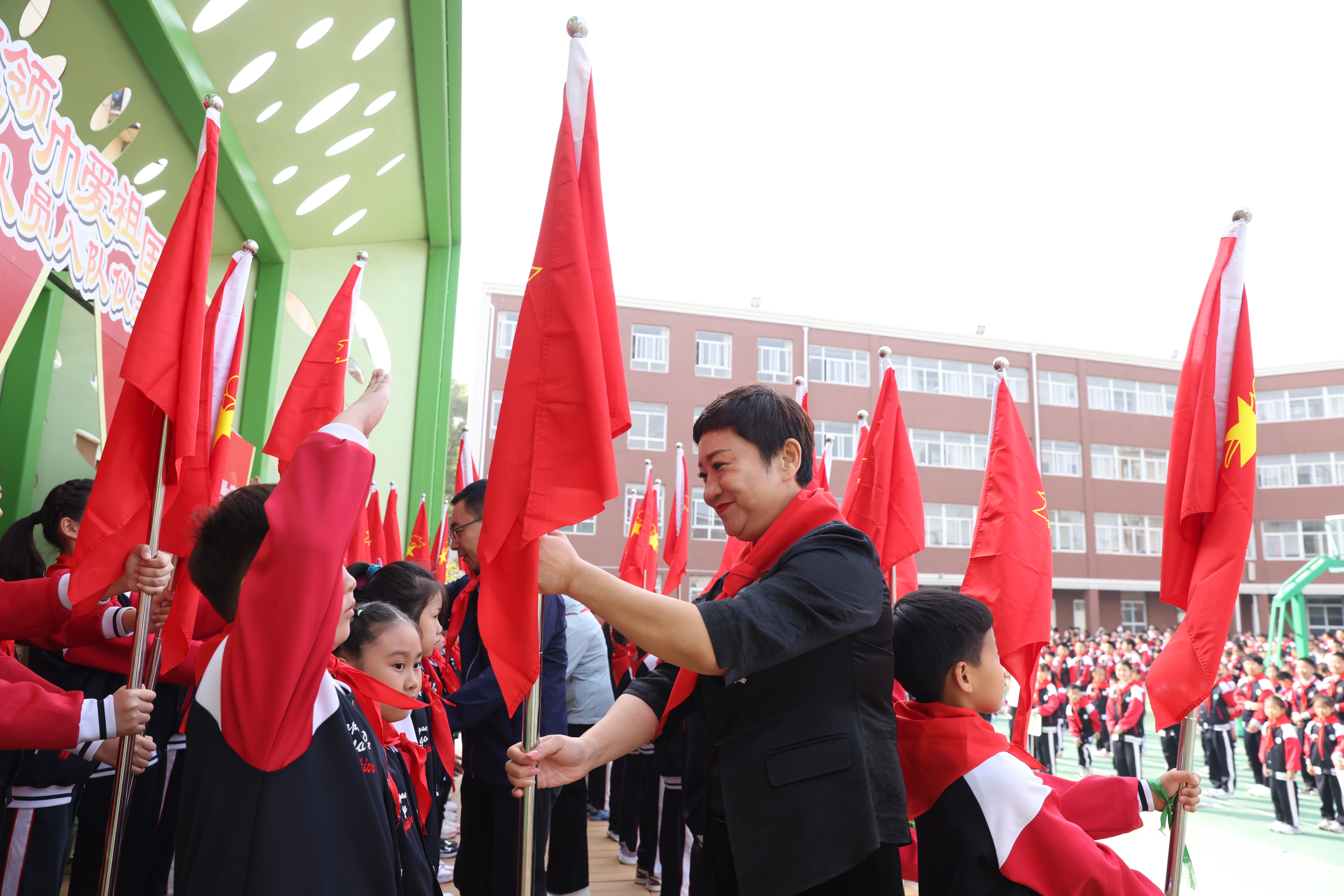 石家庄市草场街小学教育集团举行2024年新队员入队仪式
