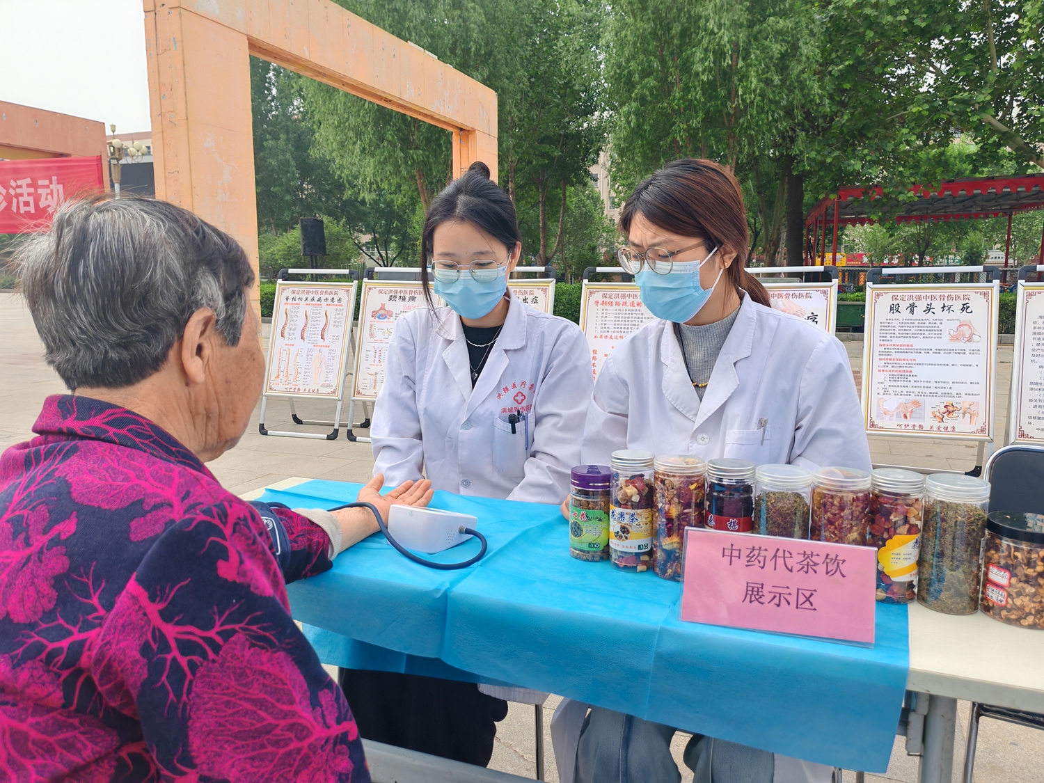 保定市满城区“百场中医药文化市集”正式启动_fororder_满城区“百场中医药文化市集”启动 摄影 史琴
