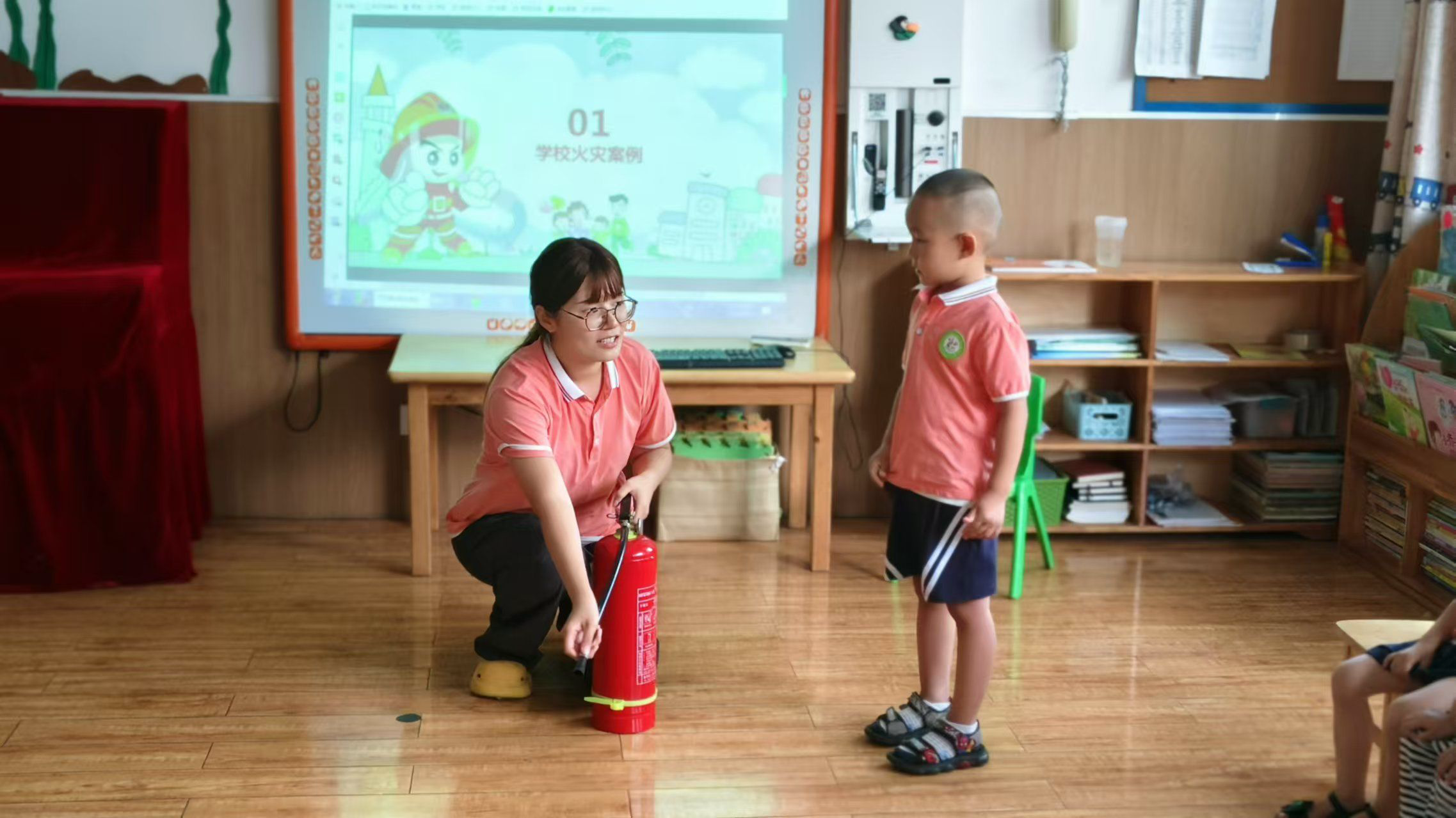 消防知识伴童行，安全“童”行护成长——沧州渤海新区第二幼儿园开展消防安全活动_fororder_图片2