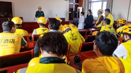 河北泊头：精准服务“不打烊” 守护快递外卖从业者“奔跑路”