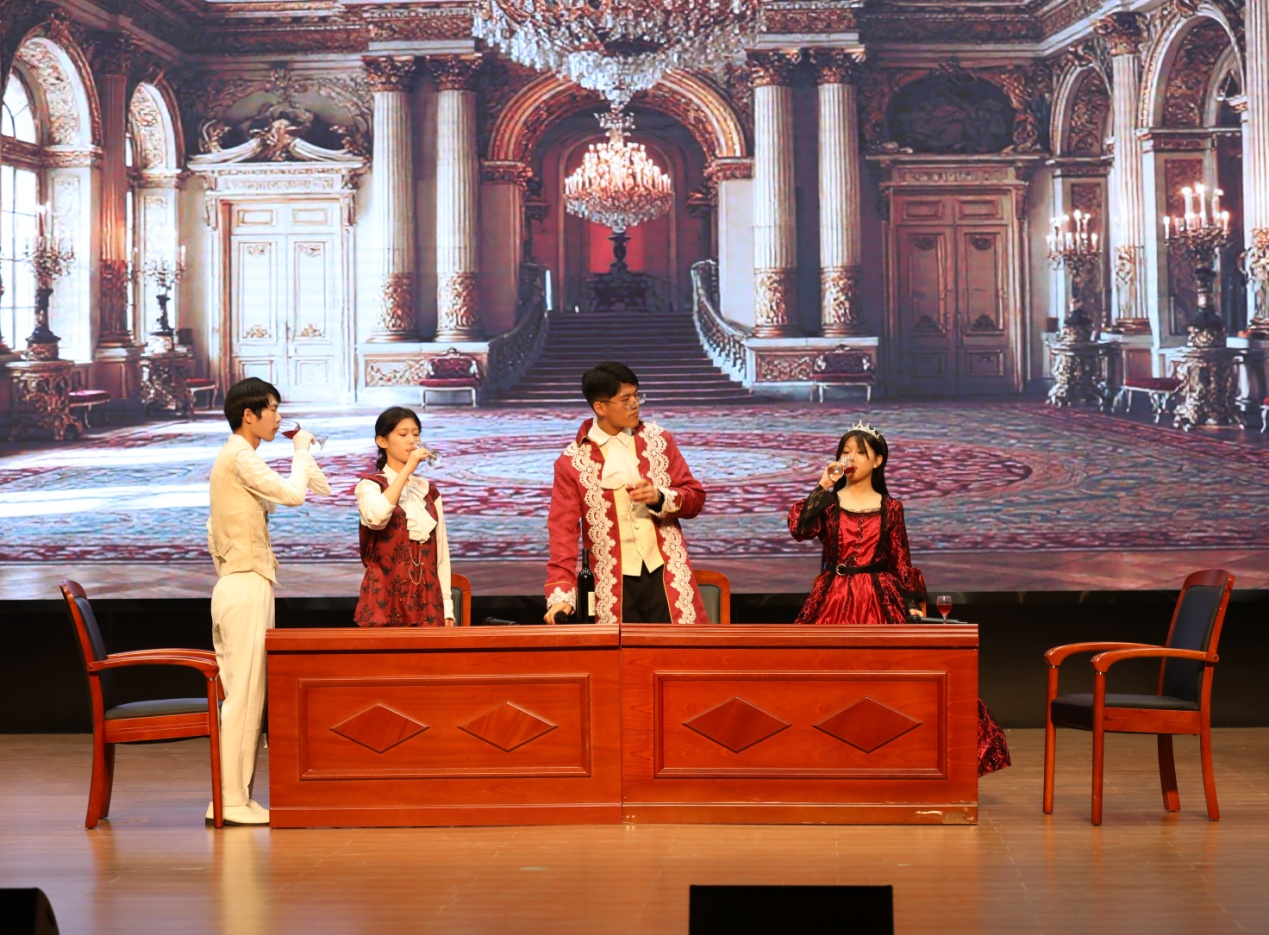 河北河间：举行中小学外文戏剧展演活动_fororder_图片2