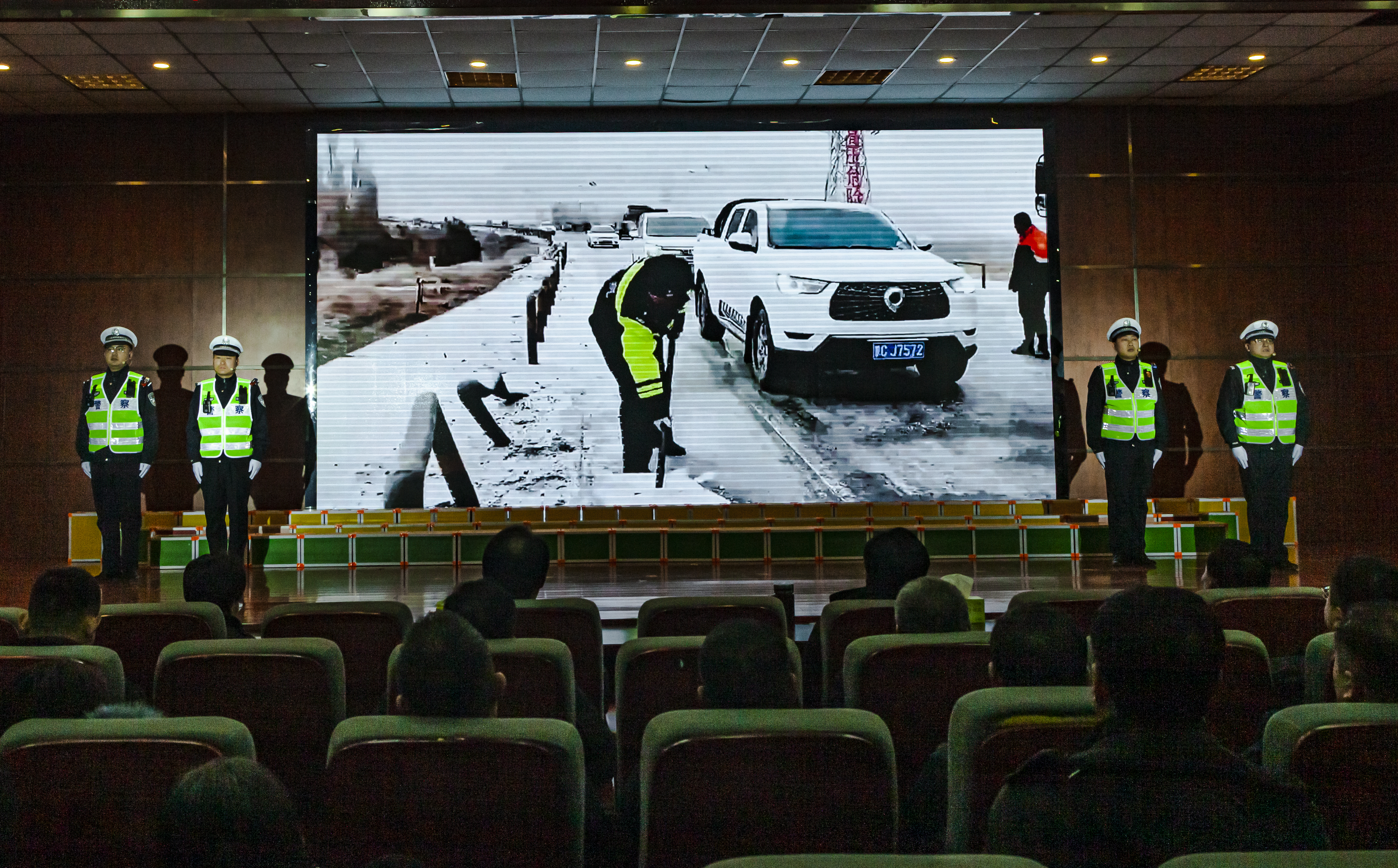 河北阜平：警星闪耀 守护平安