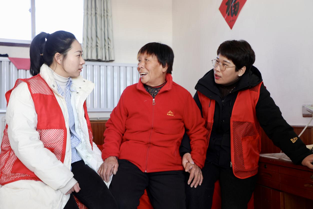 河北涞水：“周三服务日”为民排忧解难