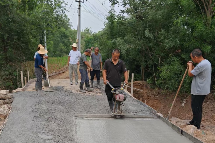 保定市徐水区：陈庄岭上铸忠魂 红色村庄活力新_fororder_南陈庄村修路建桥，助力文旅产业发展。刘柯旋摄