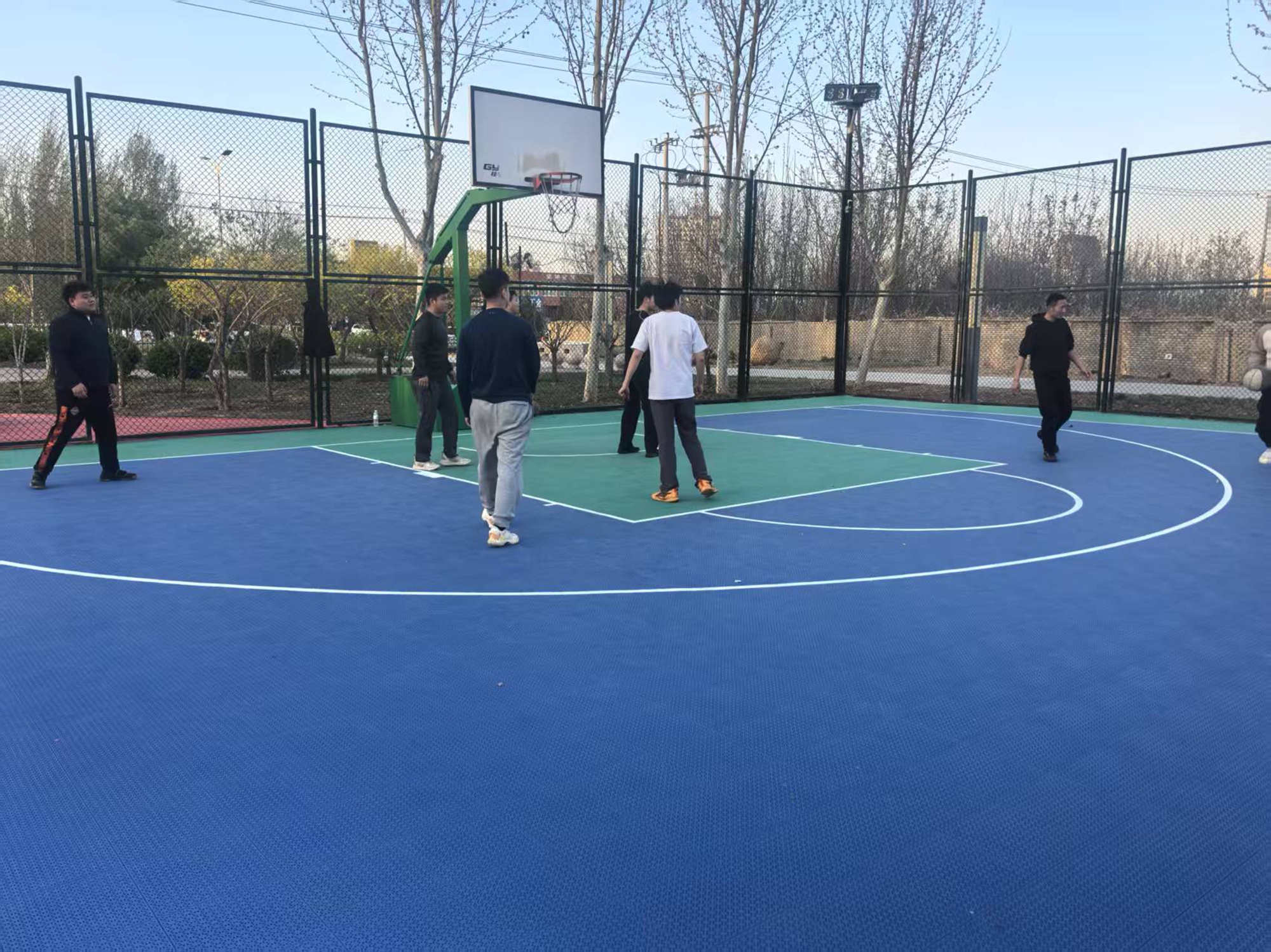 保定市满城区：体育惠民工程赋能全民健身_fororder_篮球场上的激烈角逐 摄影 李艳红