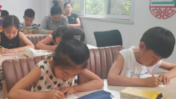 河北高碑店：公益课堂点亮孩子多彩暑假