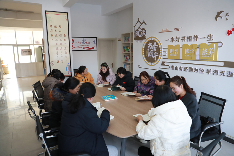 河北顺平：阅读迎新春 书香润社区_fororder_图1