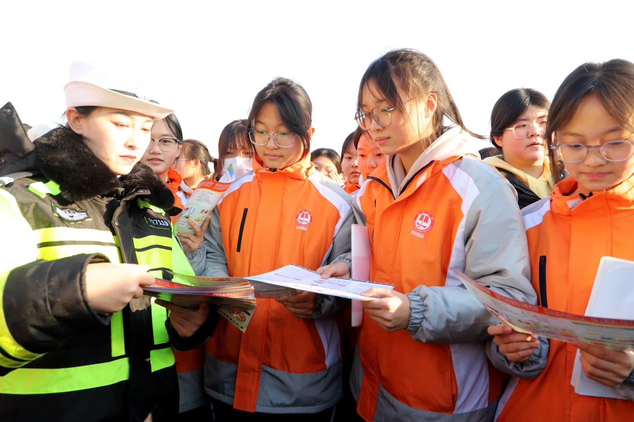 河北泊头：警校携手筑牢安全防线 护航学生健康成长_fororder_image007