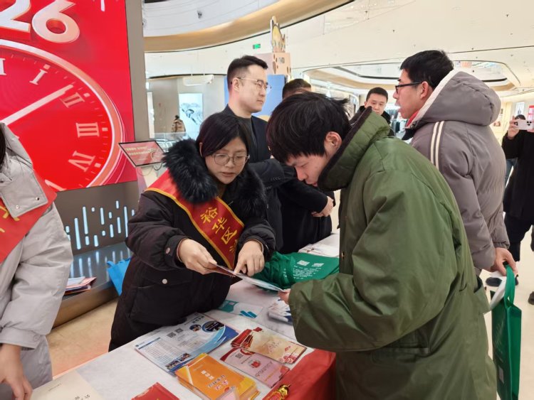 法治集市闹新春！裕华区司法局联合多部门携新治安管理处罚法“摆摊送福”_fororder_微信图片_2026-01-21_160812_076