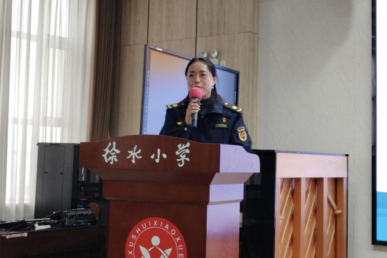 保定徐水：“城管蓝”牵手“红领巾” 共育城市文明“小卫士”_fororder_保定徐水：“城管蓝”牵手“红领巾” 共育城市文明“小卫士”47