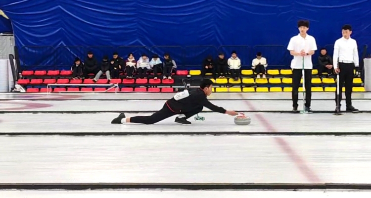 保定博野：冰壶赛场摘金夺银 点燃冰雪运动热潮_fororder_3