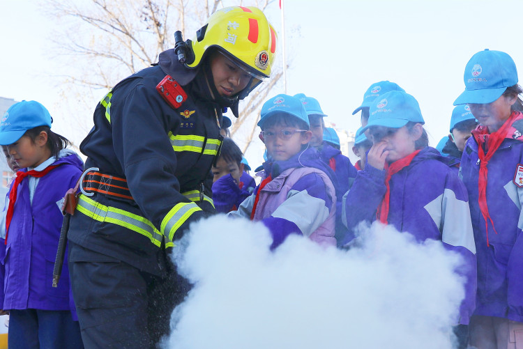 河北张家口：应急演练进校园_fororder_6004fb5cf7a0029b67a99be01d7c295f