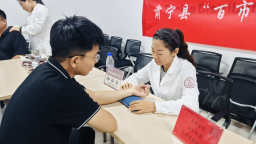 河北肃宁：贴心礼包暖“新”更暖心