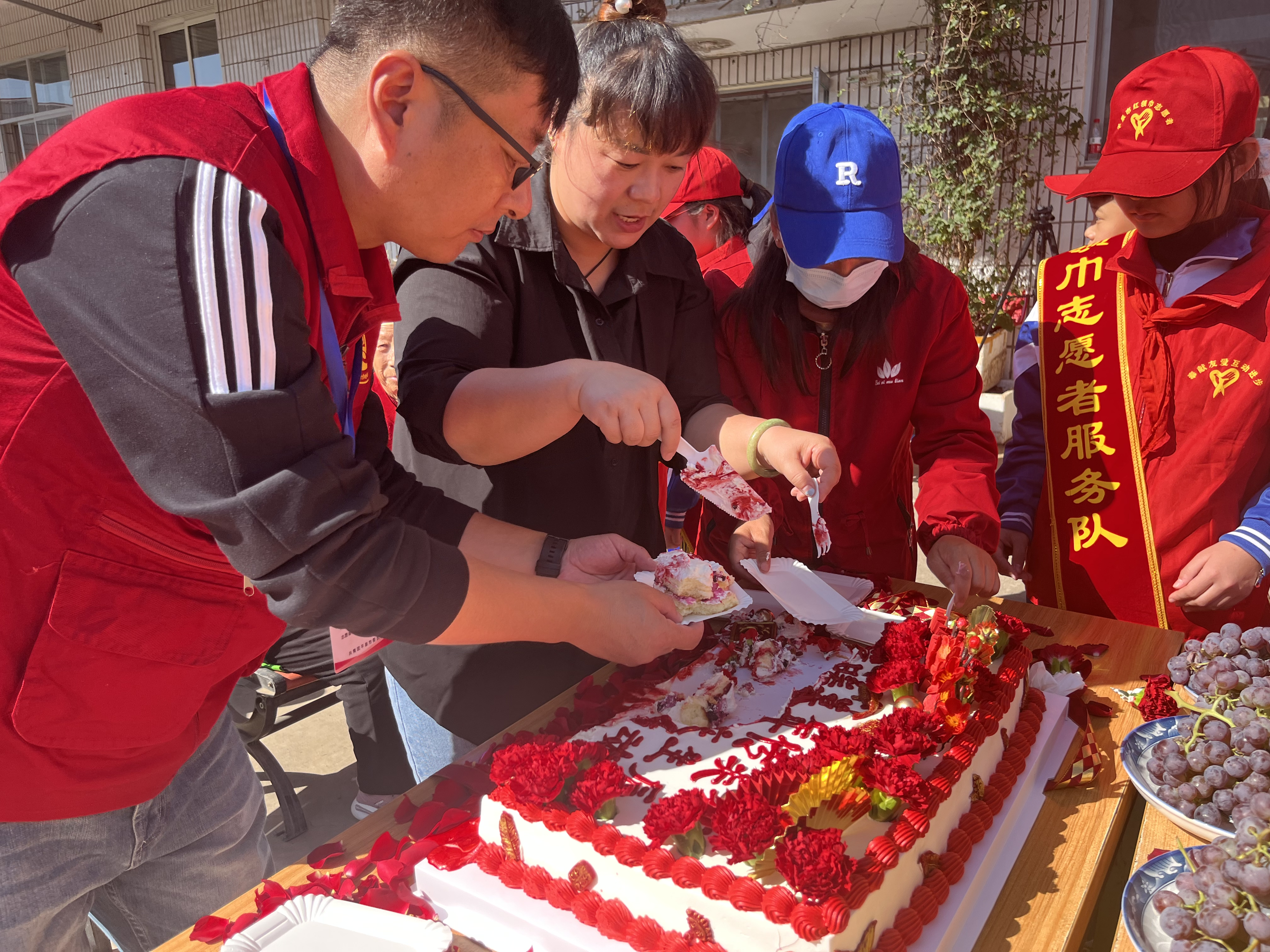 河北平泉：开展“童暖暮年传美德 浓情敬老庆生辰”集体生日会活动