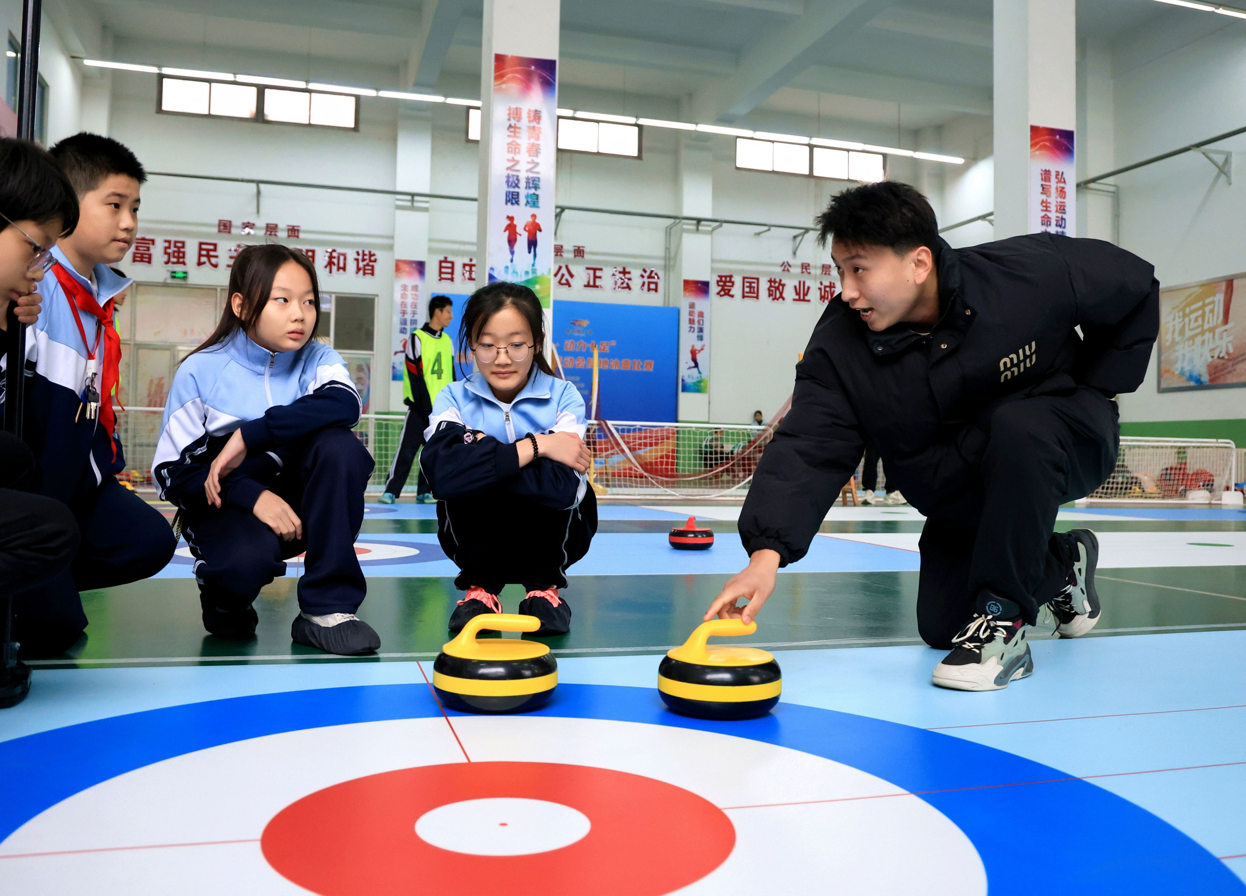沧州运河区：以赛促普及 冰雪润童心_fororder_图片 4