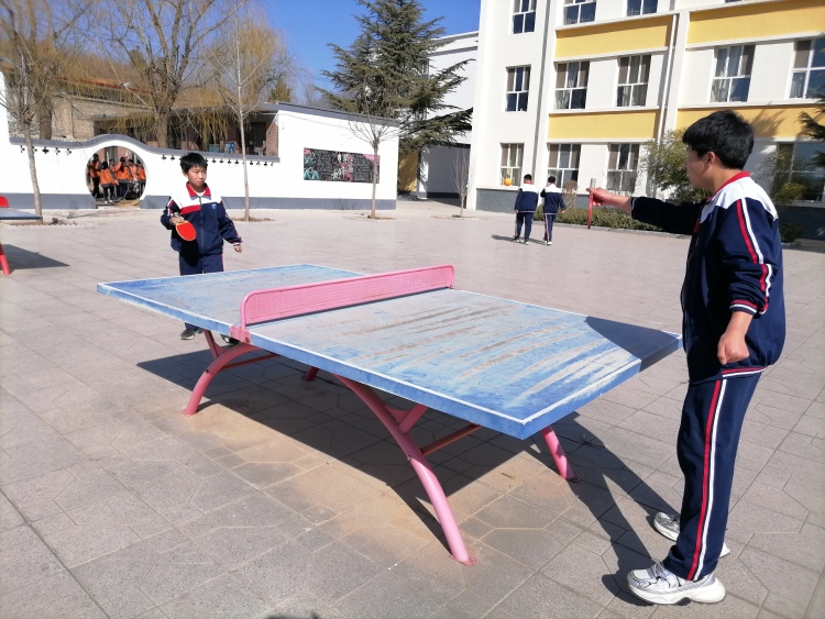 活力课间“微运动” 快乐健康伴成长_fororder_挥舞球拍，绽放青春光彩 。 摄影者王娟