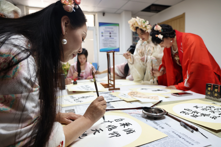 沧州市运河区:芳心传古韵 巾帼绽新颜_fororder_图片3