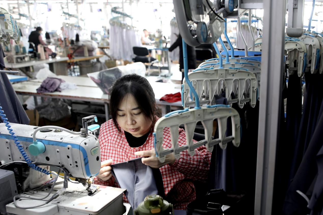 河北肃宁：针纺服装产业开足马力 冲刺首季“开门红”_fororder_图片 1