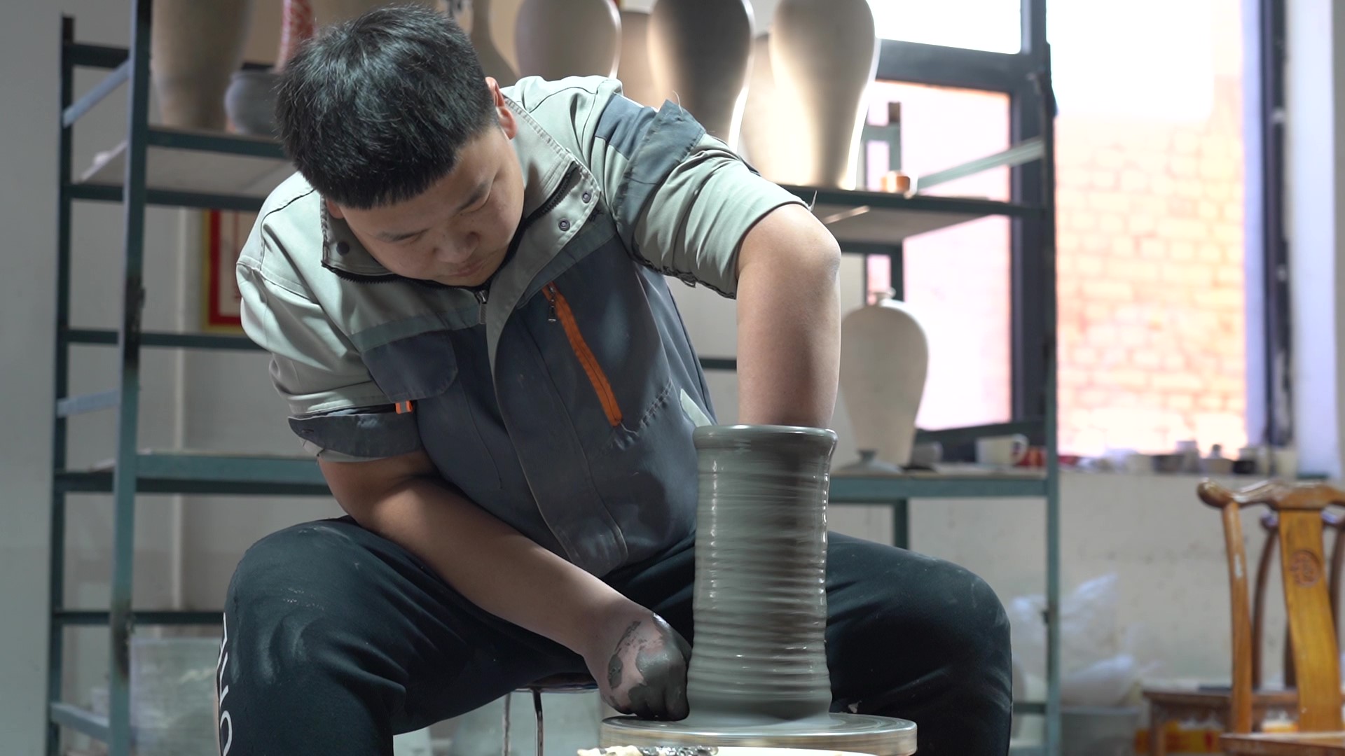 河北曲阳定瓷小镇:匠心制作瓷器 助力乡村振兴