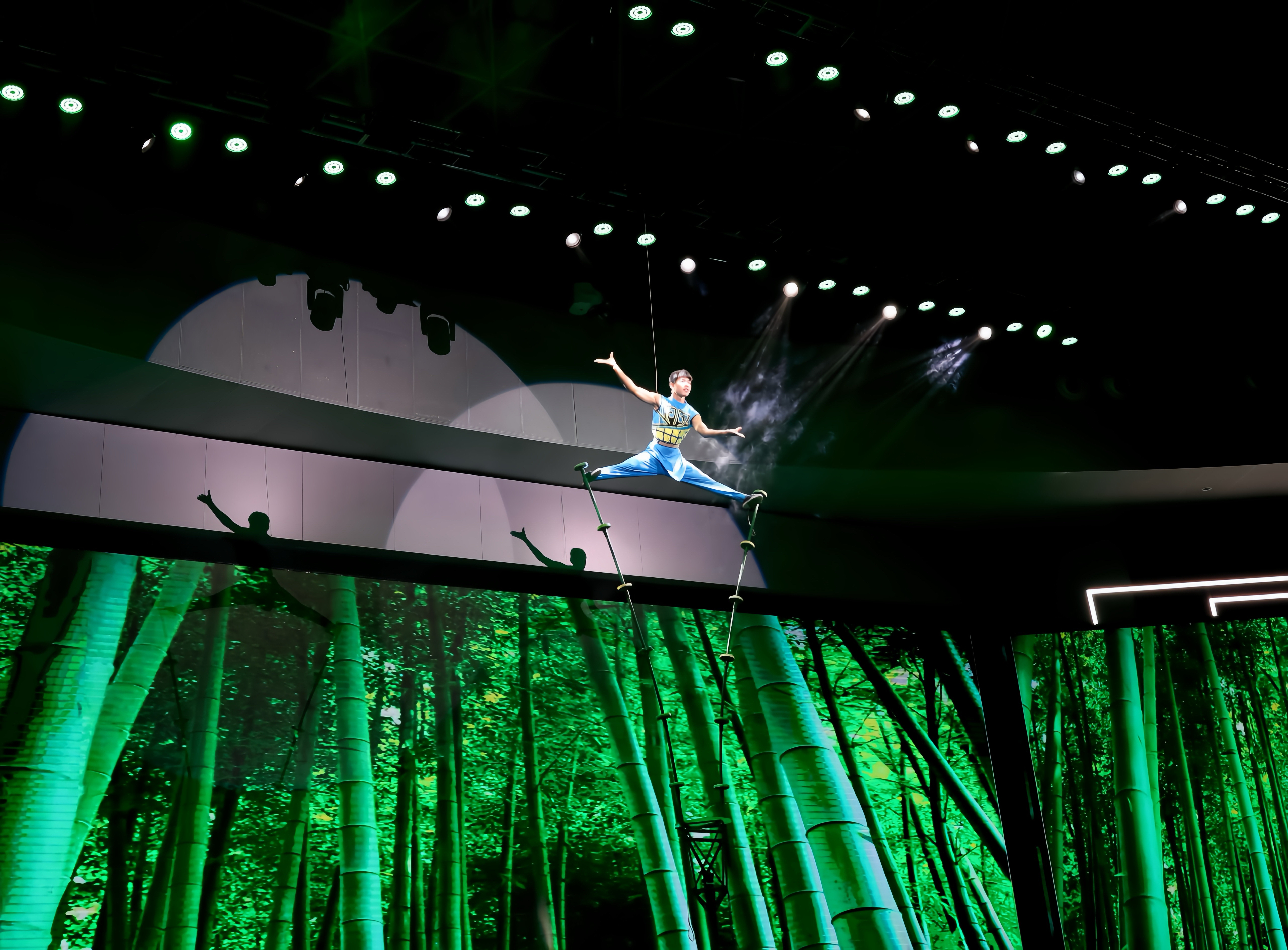 河北肃宁“武垣风”杂技展演启幕 百年杂技焕新韵_fororder_image007