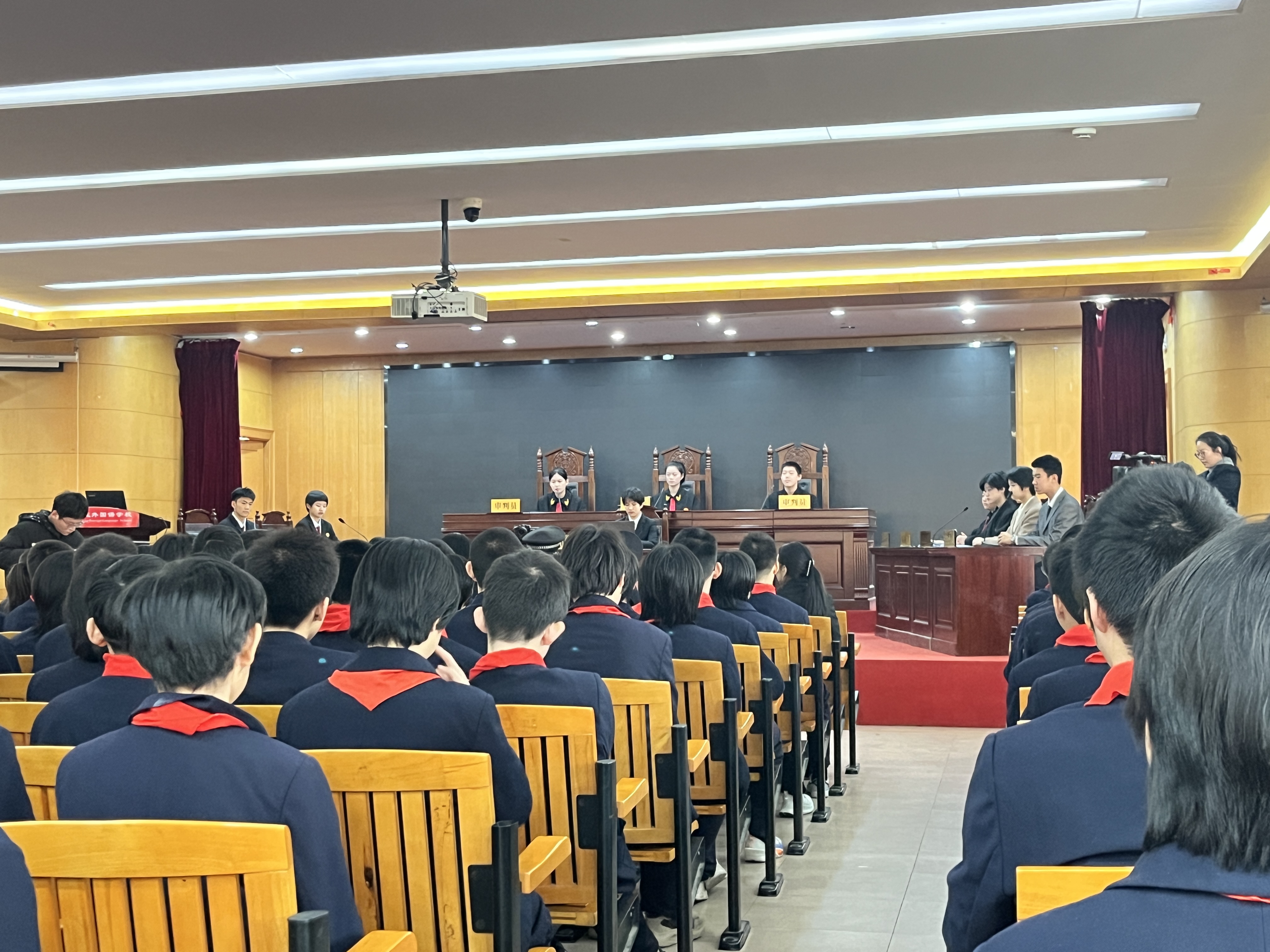 “法治护航成长 青春铸魂前行”石家庄外国语教育集团第十届模拟少年法庭“开庭”_fororder_9fc6e8d17be33ae58aa1ef9e21f693ac
