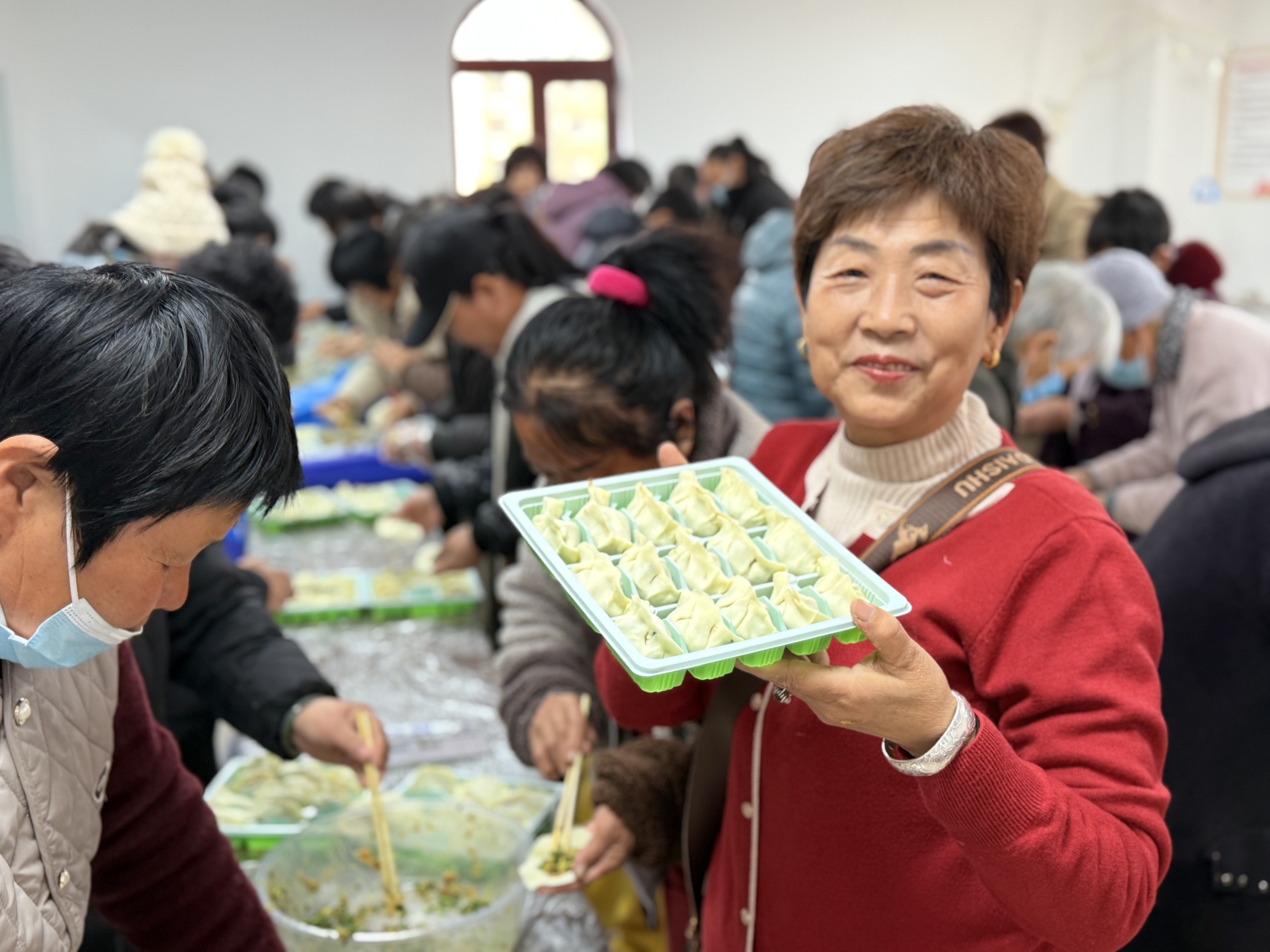 保定市满城区：包饺子 品年味 传递冬日温情