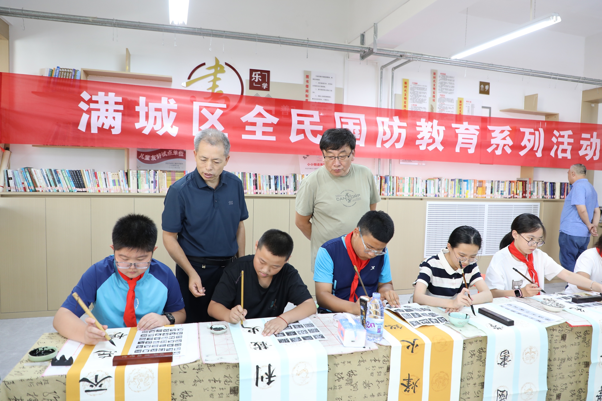 图片默认标题_fororder_满城区举行“铭记历史 吾辈自强”主题书法活动 摄影 南双双