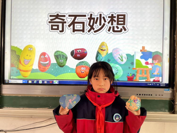 河北唐县：开展“齐‘石’妙想  ‘石’在有趣”实践活动_fororder_学生自己动手完成的石头画
