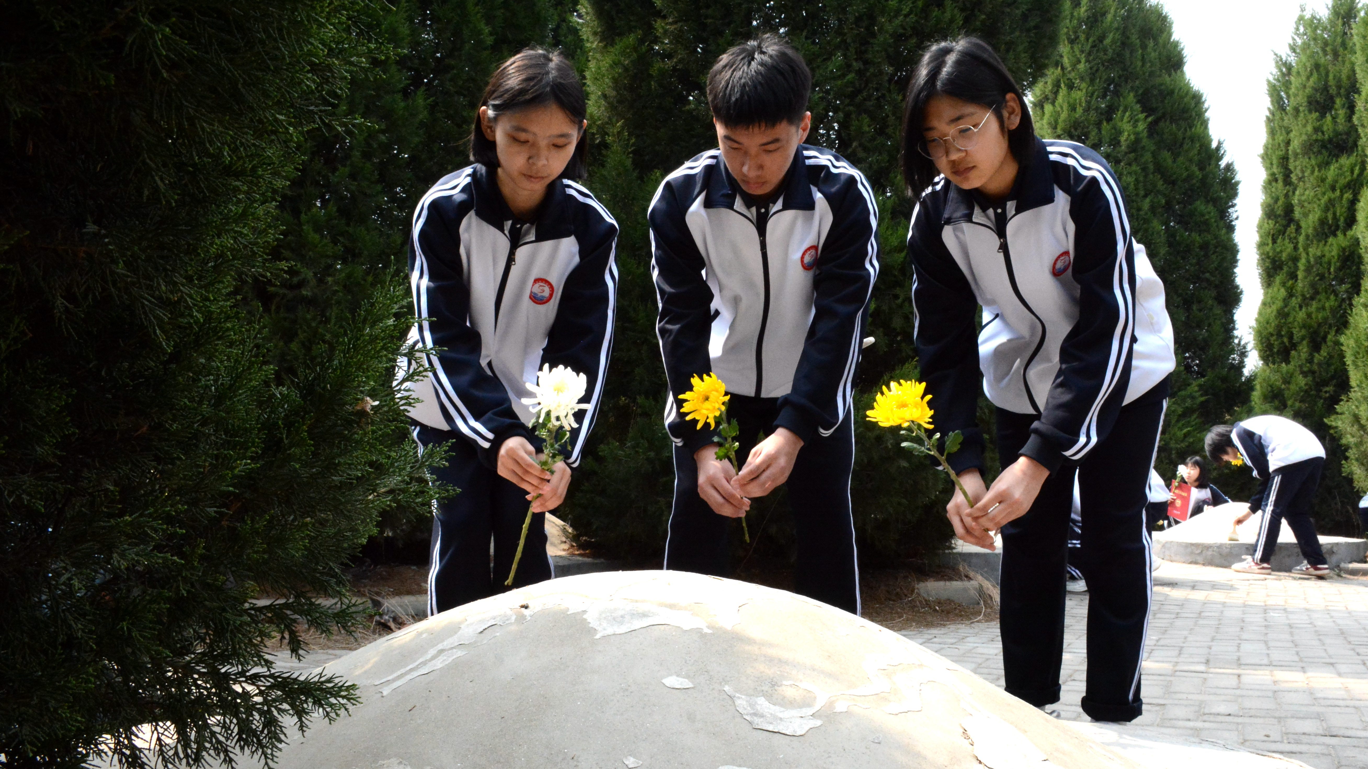 河北献县：认亲致敬忠魂 行走点亮思政