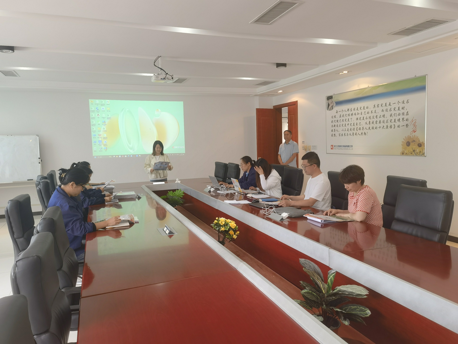 保定市满城区：送法进企零距离 法护营商助发展_fororder_“送法进企”活动现场 摄影 庞凯立
