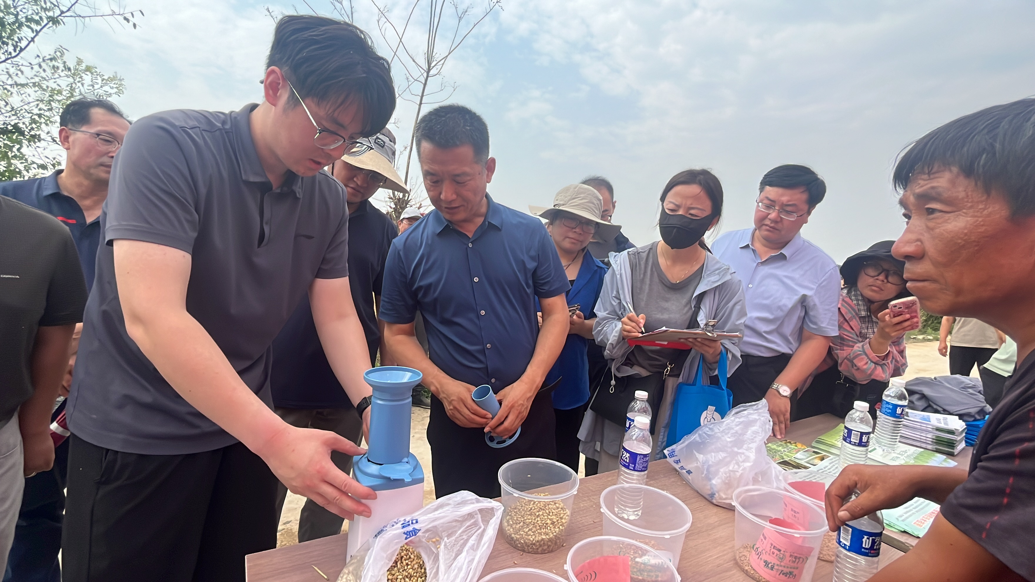 保定博野：举办绿色防控示范基地小麦实收观摩会 共促农业新发展_fororder_2