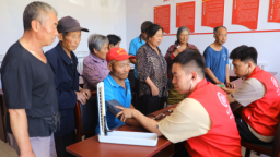 河北平泉：山村来了医疗服务队