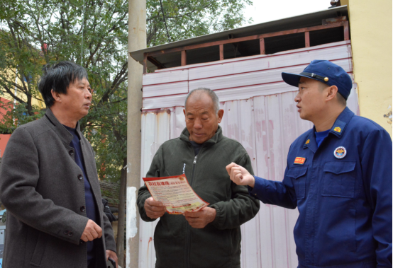 河北献县：消防宣传进农村 贴近村民“唠”安全_fororder_河北献县：消防宣传进农村 贴近村民“唠”安全519