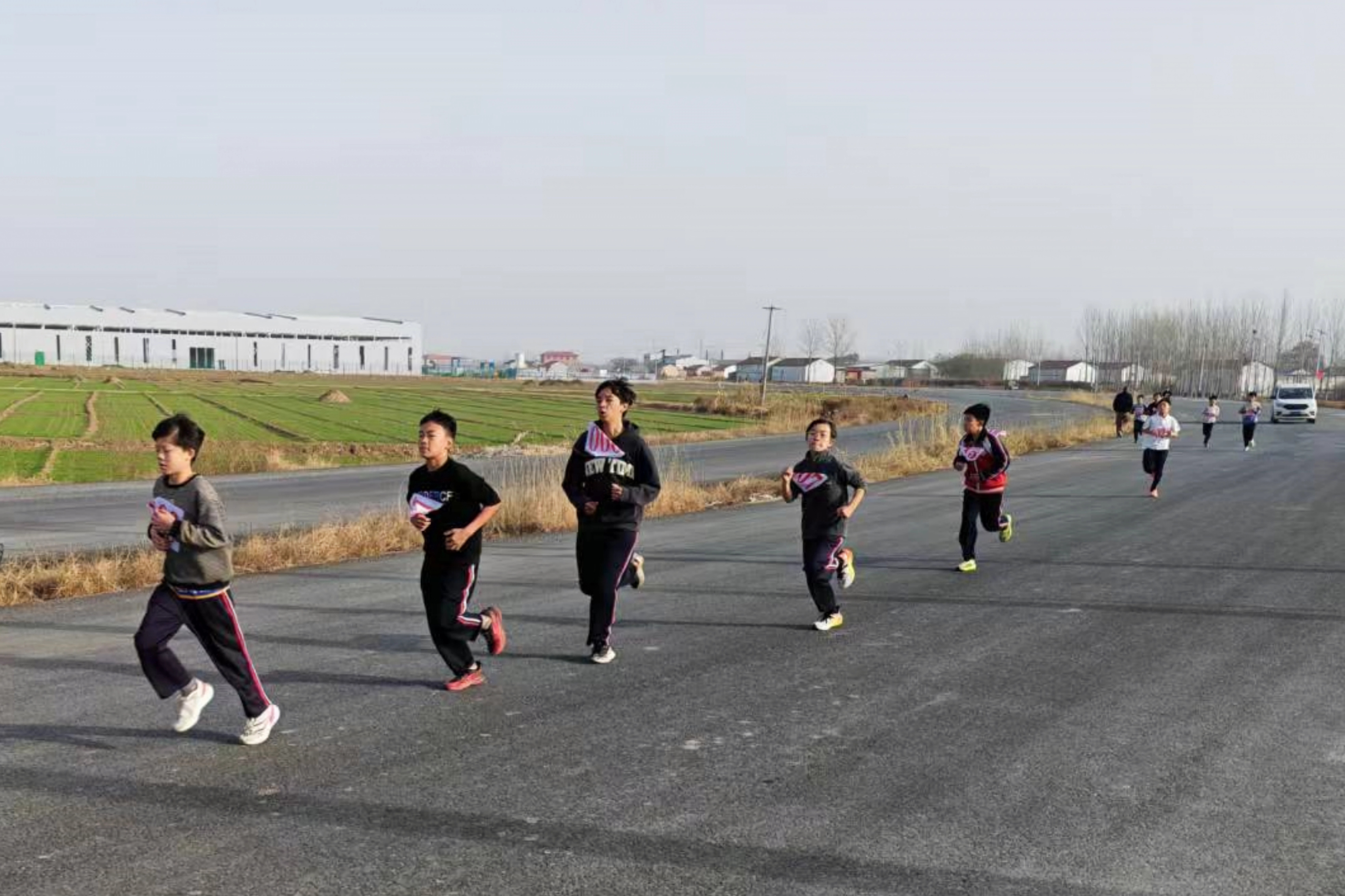 河北孟村：少年逐风展英姿 冬季越野赛火热开跑_fororder_image007