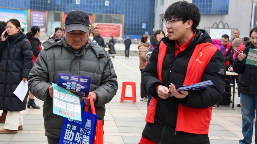 河北遵化：学雷锋志愿服务集市暖心开集