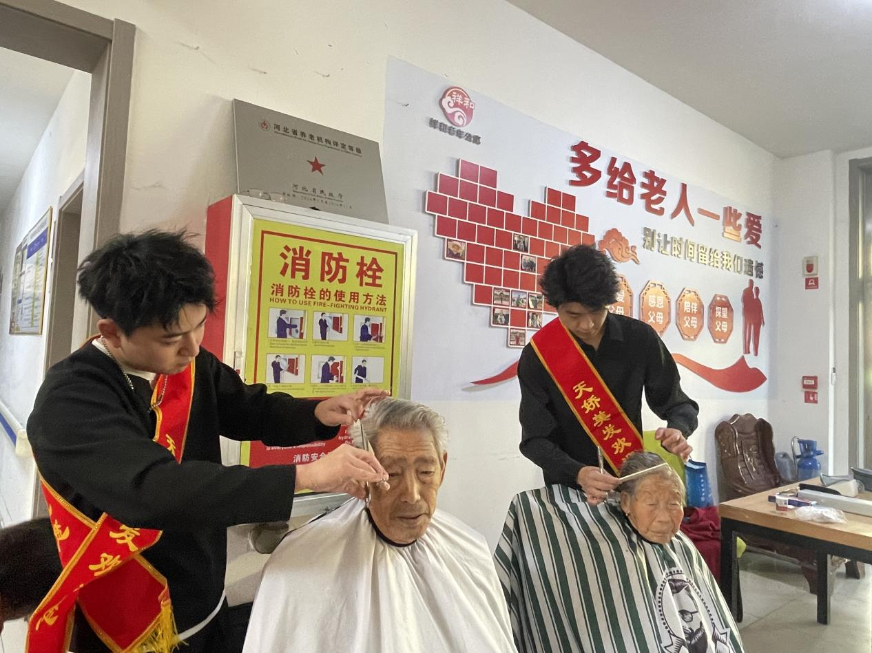 河北平泉开展“12·5”国际志愿者志愿服务活动