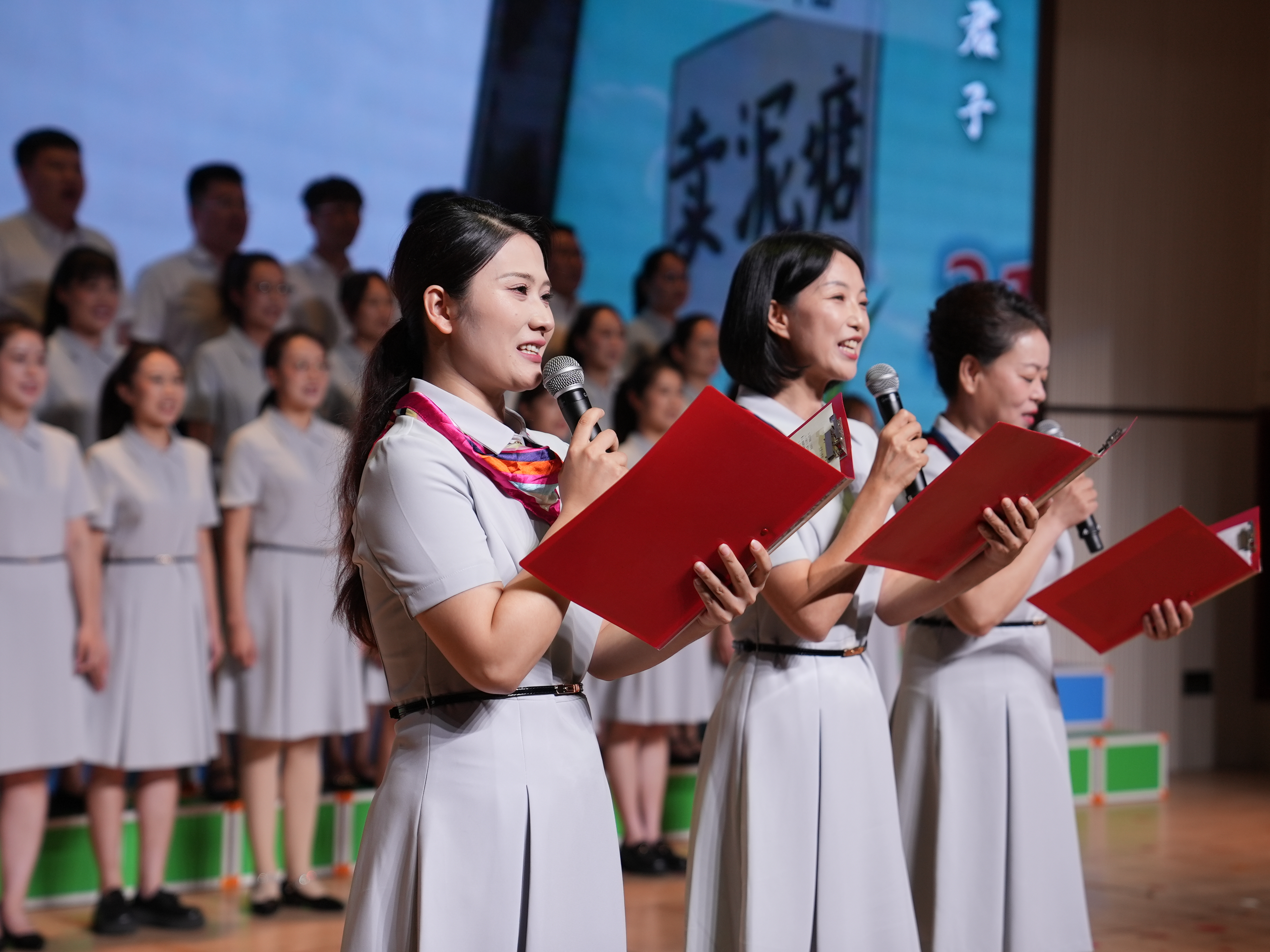 沧州市新华区：以教育故事报告会为媒 弘扬教育家精神促教育发展_fororder_图片4