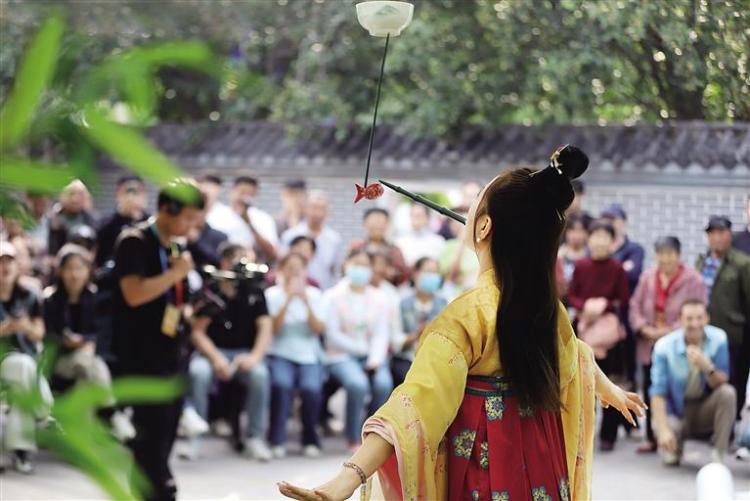 “杂技之光”闪耀世界——从第二十届中国吴桥国际杂技艺术节看“吴桥杂技”品牌影响力