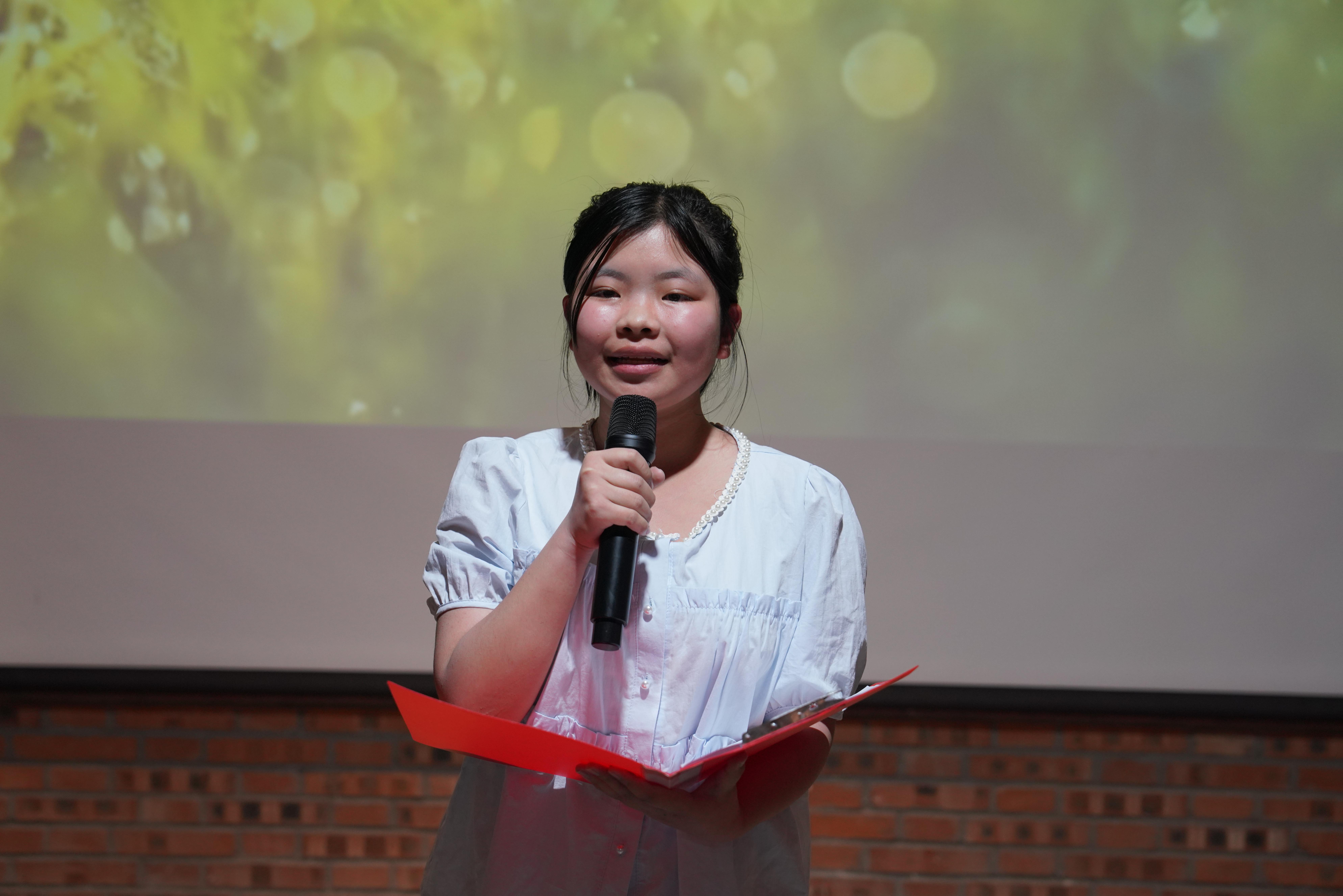 保定清苑：书香满清苑 经典共传承_fororder_诗朗诵《你是人间四月天》。摄影 王磊