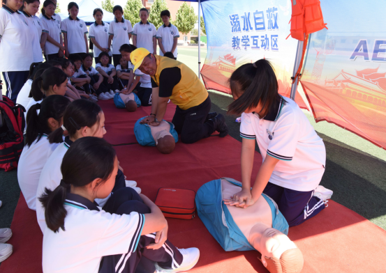 全省应急安全体验活动走进沧州第十八中学 “沉浸式”教育筑牢安全防线_fororder_全省应急安全体验活动走进沧州第十八中学 “沉浸式”教育筑牢安全防线(1)434