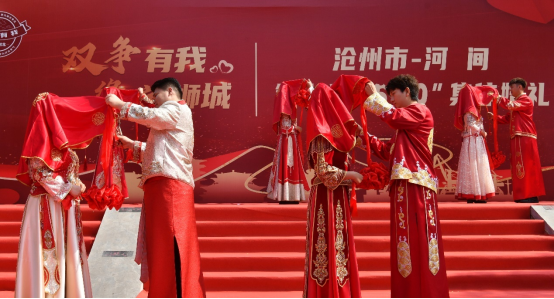 河北河间25对新人举行集体婚礼_fororder_20250520河北河间25对新人举行集体婚礼547