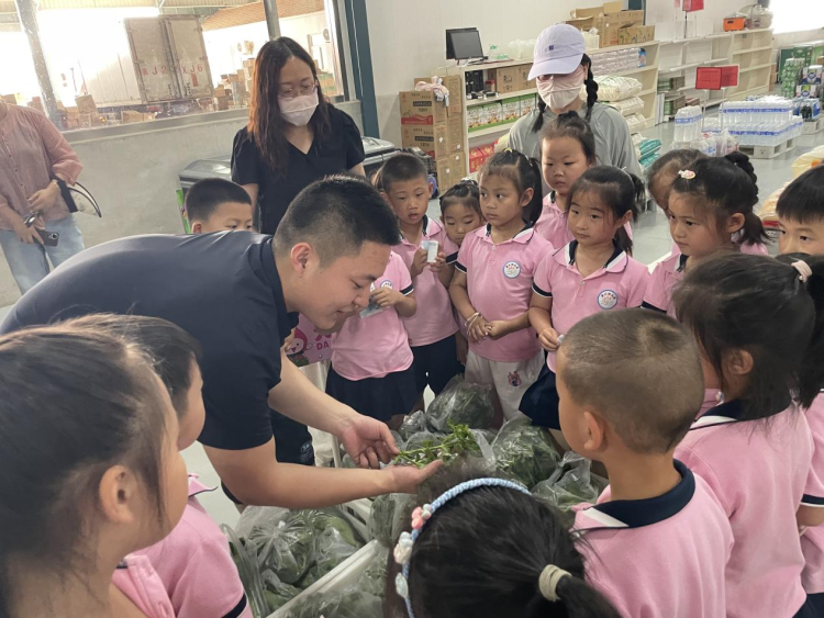 河北海兴：萌娃菜场当家 体验成长乐趣_fororder_图片1