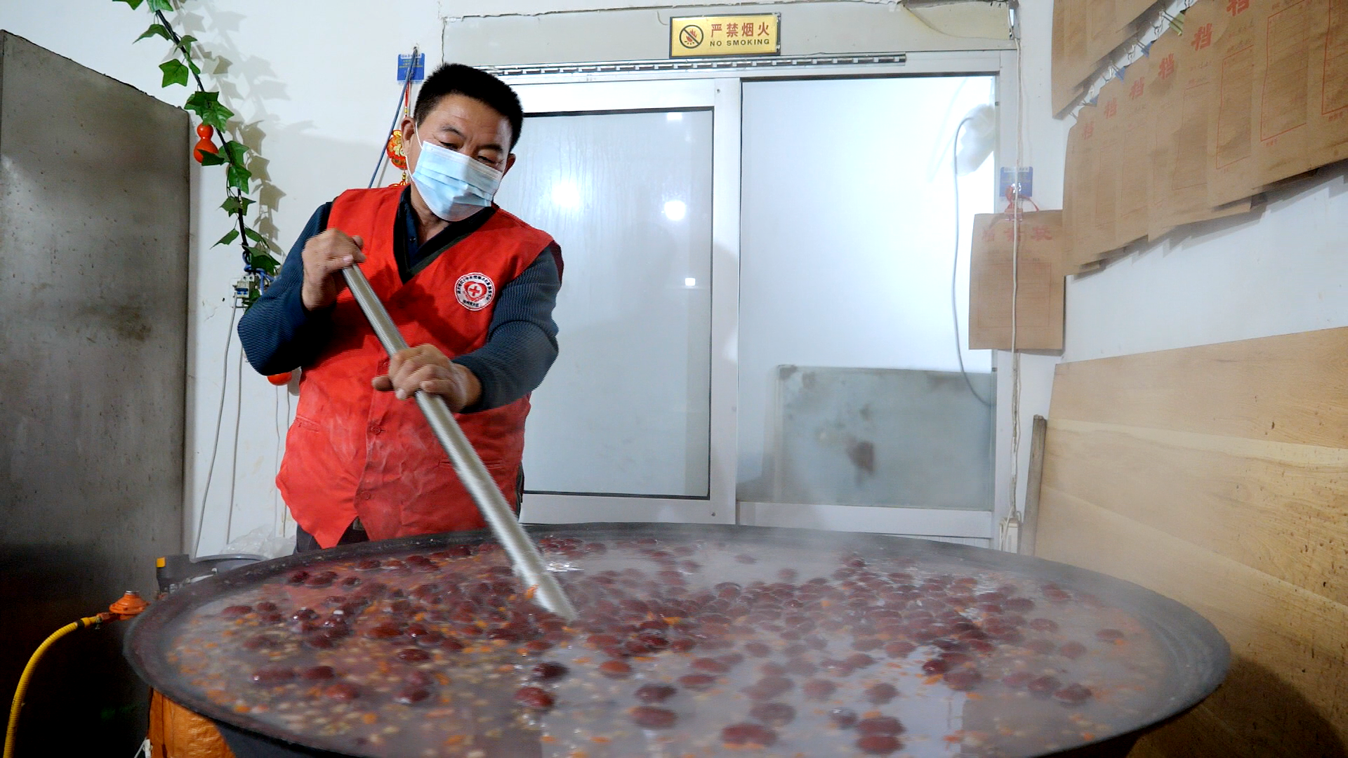 河北献县：腊八粥香暖寒冬 真情关怀润人心_fororder_图片 1