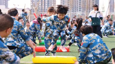 沧州运河区：国防亲子运动会 点燃少年强军梦