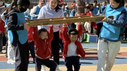 河北唐县：亲子同运动 萌娃乐成长