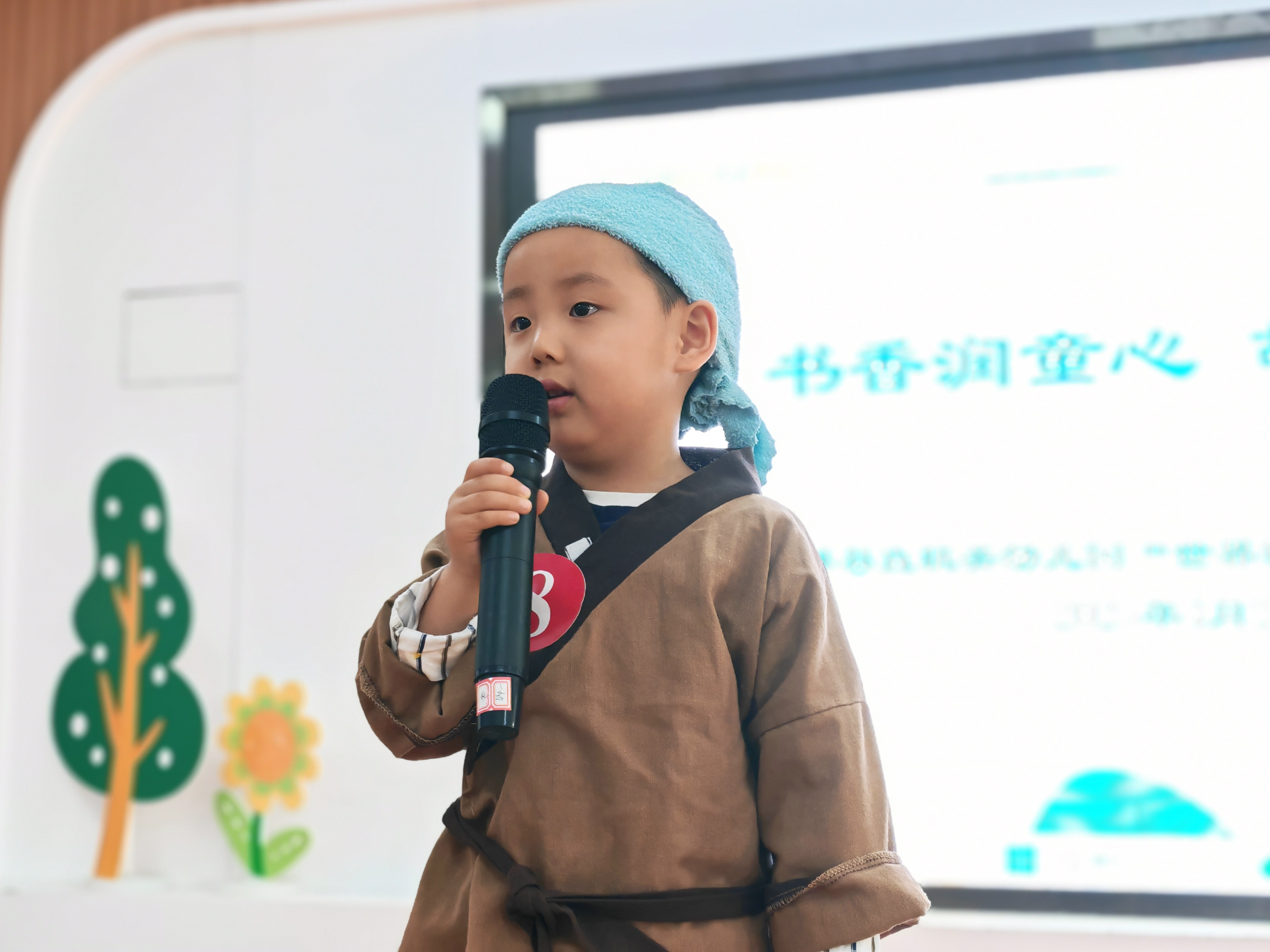 河北唐县：阅读润心灵 书香促成长_fororder_唐县县直幼儿园的孩子分享阅读故事