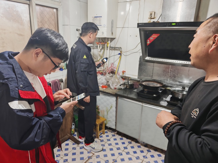 唐县中燃匠心打造安全宣传片  用一线经验守护千家万户燃气安全_fororder_入户安检